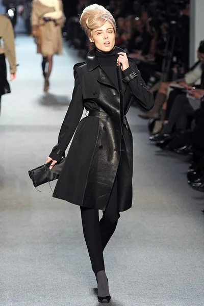 Look 16